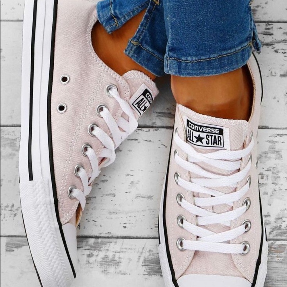 Pale pink converse chucks